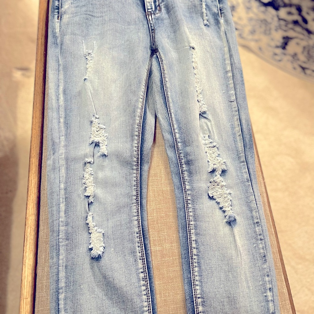 Distressed Skinny Jean - New - Picture 3 of 5